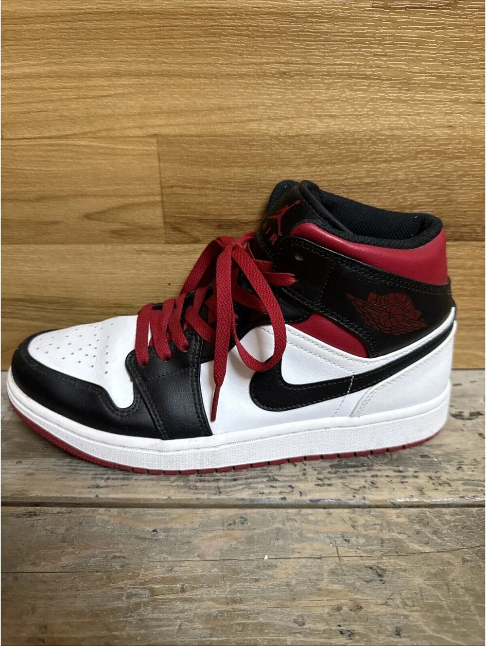 Jordan Air Jordan 1 Mid Gym Red Black Toe Mid Top Lace Up Basketball DQ8426-106